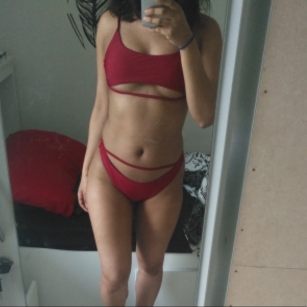 Sexy Maroon Strappy/String Bikini - Picture 2 of 8